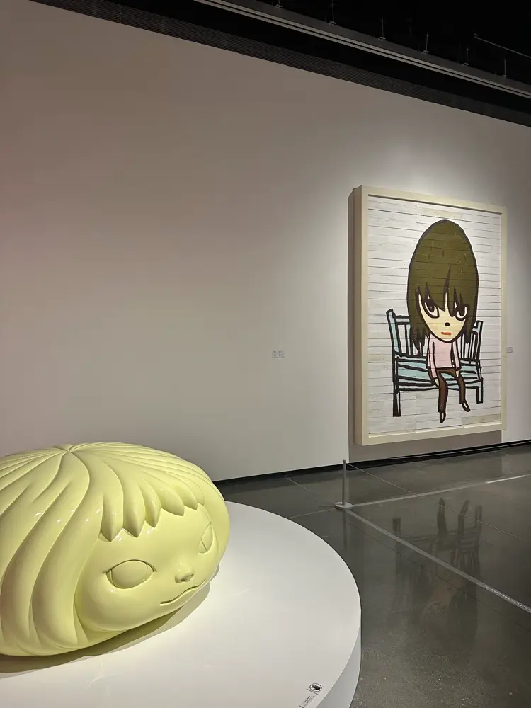 奈良美智的招牌大眼女孩畫作